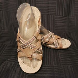 Skechers Outdoor Lifestyle Sandals Beige Slip On Comfort Women’s Size 8